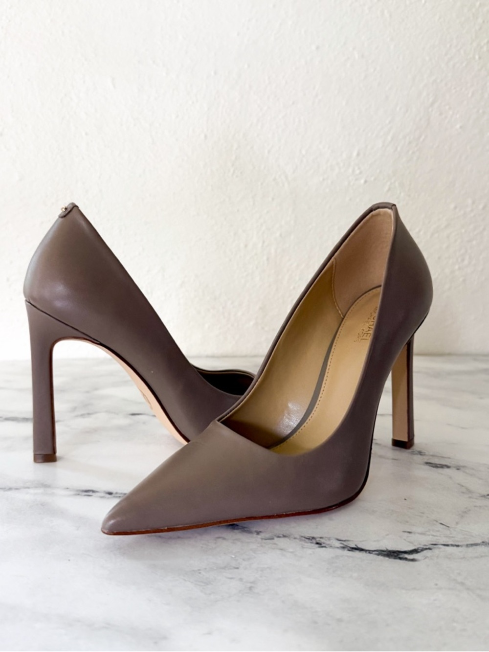 MICHAEL Michel Kors Womens Birch Amara Taupe Leather Pointed Toe Pump - Picture 2 of 9